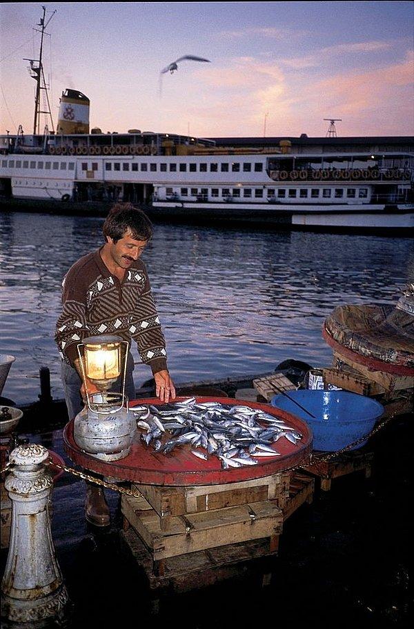 15. Balık satıcısı, İstanbul, 1994.