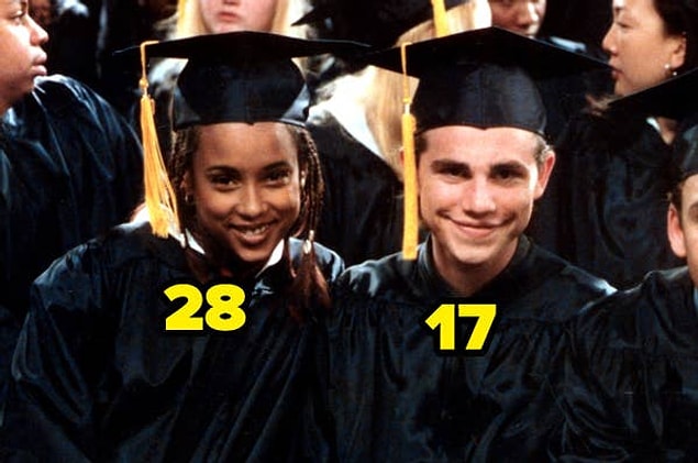 23. Bu sefer, diğerlerinin aksine, yaşça büyük olanın kadın oyuncu olduğunu görüyoruz. Boy Meets World dizisinde Shawn ve Angela çiftini canlandıran oyuncular 28 ve 17 yaşındaydılar.