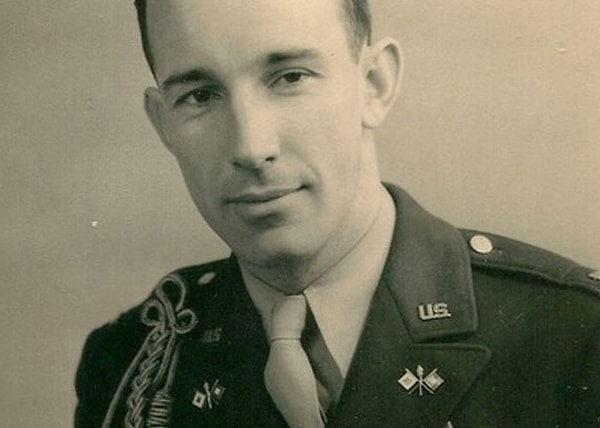 9. Сегодня я узнал о профессоре истории из Нью-Джерси, который рассказывал своему классу историю о том, как рейнджер спас ему жизнь в каньоне ночью в Техасе в 1940 году. Рейнджер решил найти професcора и по совпадению вошел в класс в тот момент, когда тот рассказывал именно эту историю