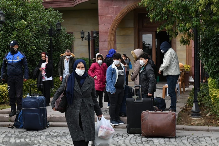 'Gönüllü Geri Dönüş' Projesi: Esenyurt’ta Yaşayan 22 Suriyeli Ülkelerine Dönmek İçin Yola Çıktı