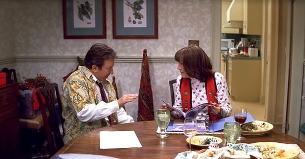 7. "Рождество с неудачниками" учит нас тому, что взрослые не должны встречать Новый год так, как они того хотят. Они должны подченятся давлению со стороны сверстников и делать то, что другие люди хотят, чтобы они делали