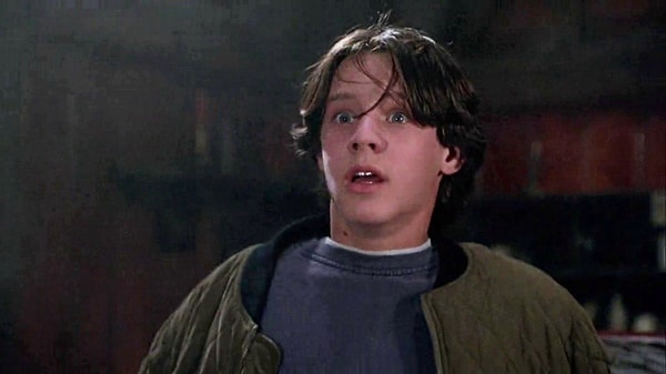 9. "Фокус-Покус". На проятжении почти всего фильма, над Максом жестоко издеваются из-за того, что он девственник. Серьезно?!