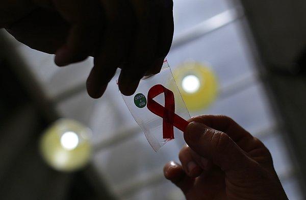 Bir diğer haber ise dünyada 38 milyon insanın muzdarip olduğu ve halk arasında daha çok AIDS adıyla bilinen bağışıklık sistemi hastalığı HIV üzerine oldu.