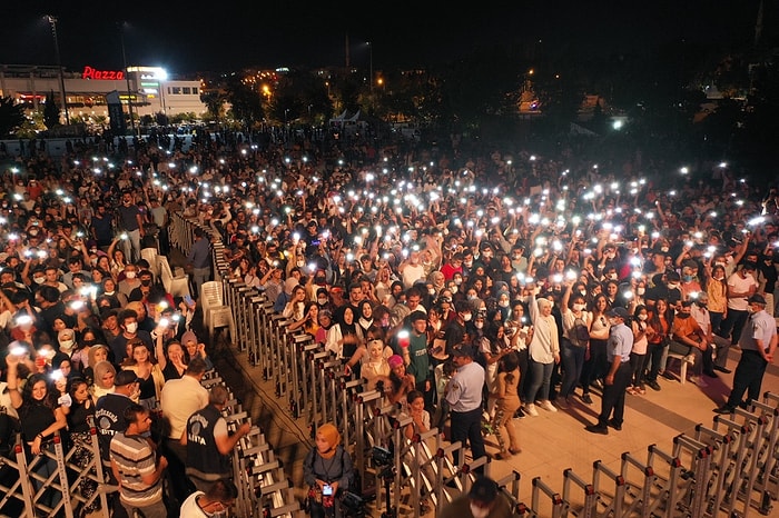 'Çok Yüksek Riskli' Kategoride Olan Şanlıurfa'da Sosyal Mesafesiz Konser