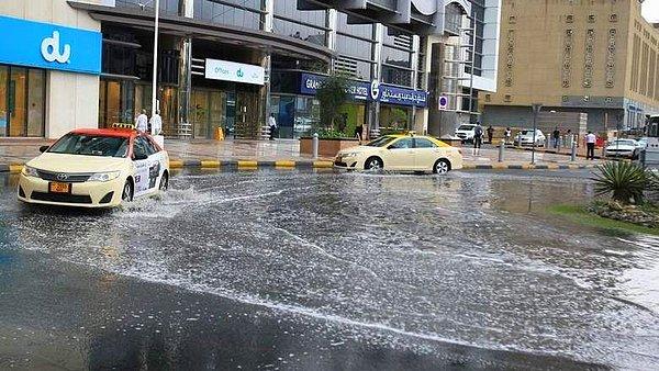 Dubai yapay yağmur yağdırdı,