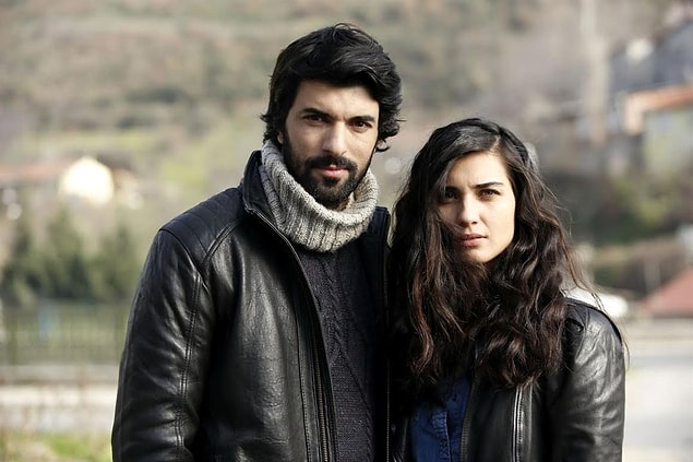 2014-2015 yıllarında ekranlara gelen Kara Para Aşk'ın başrollerini Tuba Büyüküstün ve Engin Akyürek paylaşıyordu.