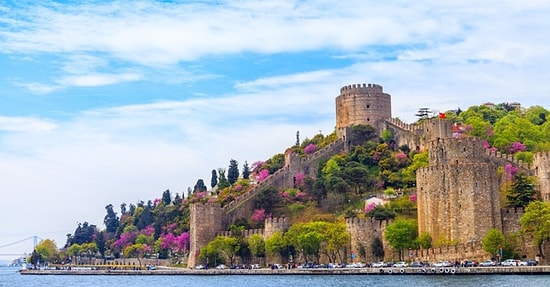 Rumeli Hisarı'nı Hangi Padişah Yaptırmıştır?