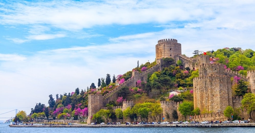 Rumeli Hisarı'nı Hangi Padişah Yaptırmıştır?