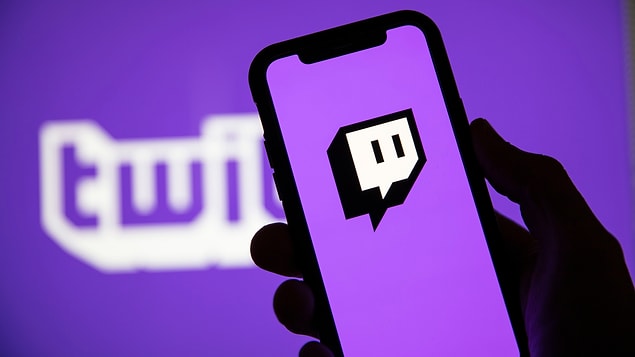 Kullanıcı verileri, Twitch kaynak kodları, şifrelenmiş parolalar ve Twitch yayıncılarının aylık gelirleri de dahil olmak üzere binlerce gizli veriyi çalan hacker, bu verileri paylaştı.