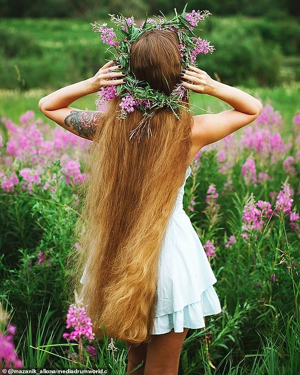 Тем не менее, она также получает негативные комментарии, в которых ее волосы сравнивают с конским хвостом.