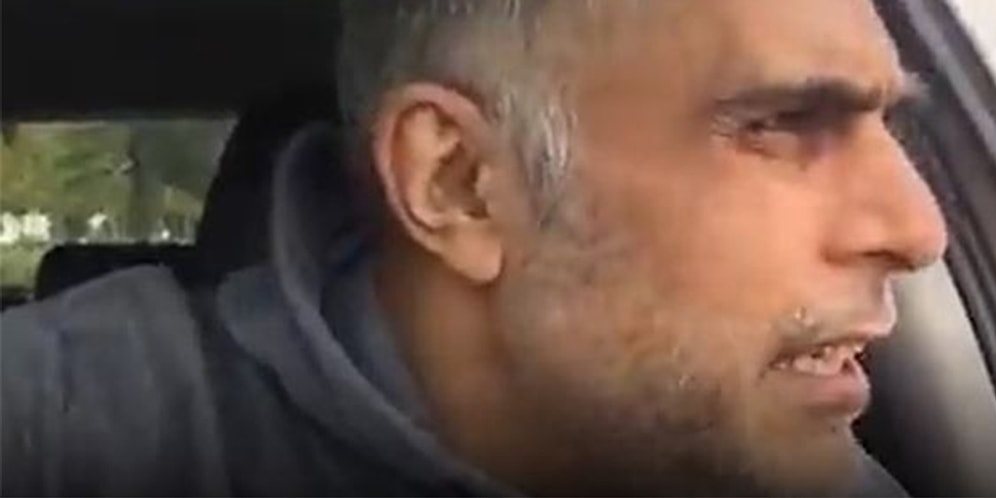 Sinyal Vermeyen Sürücüyle Başta Sakin Sakin Konuşup Sonda Kendine Hakim Olamayan Adam