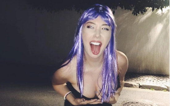 Mehmet Ali Erbil'in Kızı Yasmin Erbil Kırmızı Mini Elbisesiyle Çok Konuşuldu! İşte Erbil'in Düğün Kombini...