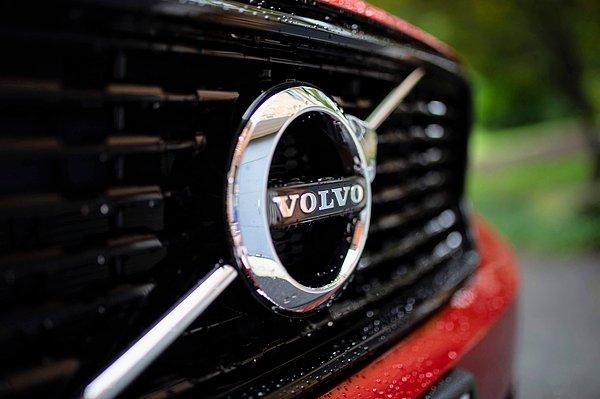 16. Bir adam, 1966 yılında aldığı Volvo ile 2018 yılında ölene dek 3.25 milyon mil yol gitmiştir.