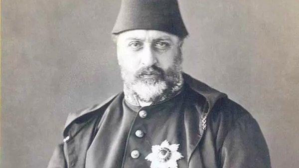 Takvim yaprakları 1867'i gösterdiğinde III. Napolyon, sergi açılışı için Osmanlı padişahı Abdülaziz'i Paris'e davet etmiş, hatta görkemli bir törenle bizzat kendisi karşılamıştı.