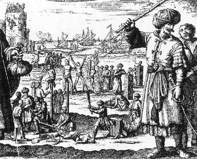 Birliğiyle birlikte önce Hollanda, ardından Danimarka ve Norveç'e baskınlar yapan Küçük Murat Reis, ani saldırılarıyla Orta Avrupa'yı perişan ediyordu. Son olarak ise küçük bir ülke olan İzlanda'ya uğrayan Reis, karaya inerek 26 gün boyunca burayı talan etti.