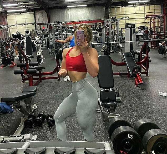 13. Tamam photoshop yapmakta özgürsün ama bari her iki bacağına da yapsaydın.