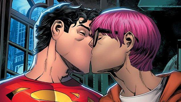 Çizgi romanın yazarı Tom Taylor'ın yaptığı açıklamalarda Superman'ın 5-10 yıl önce biseksüel olmasının imkansız olduğunu söyledi.