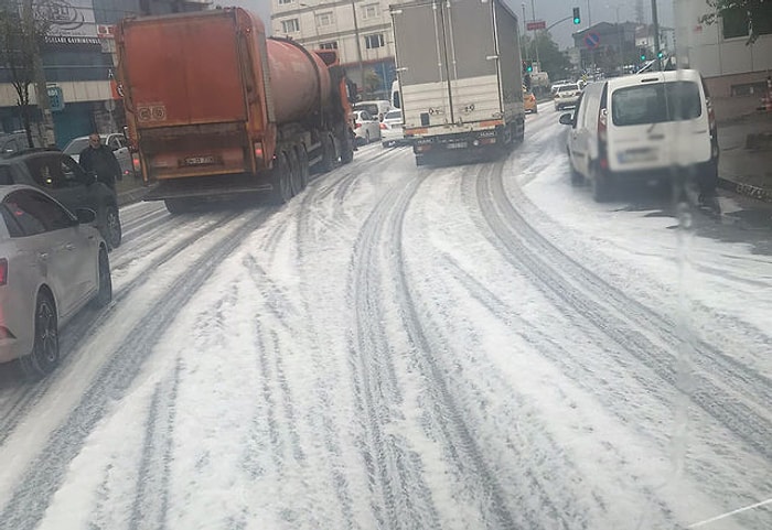 İstanbul'da İlginç Manzara: Yağmur Sonrası Ortaya Çıkan Köpük Endişe Yarattı