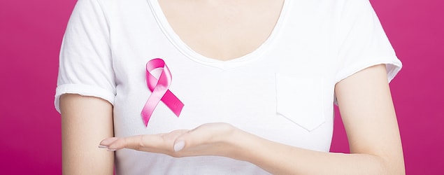 Zehirli alüminyum tuzlarının kadınlık hormonu olan östrojeni taklit ettiğini açıklayan bilim insanları, böylece vücut tarafından emildiğini fark etti.