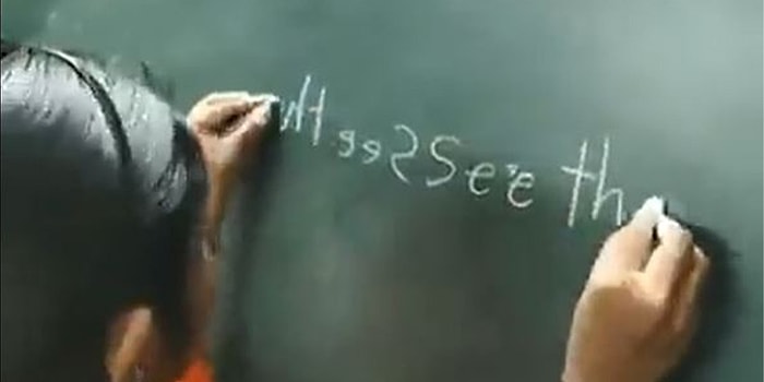 Aynı Anda İki Eliyle de Yazabilen Kızın Hayranlık Uyandıran Yeteneği