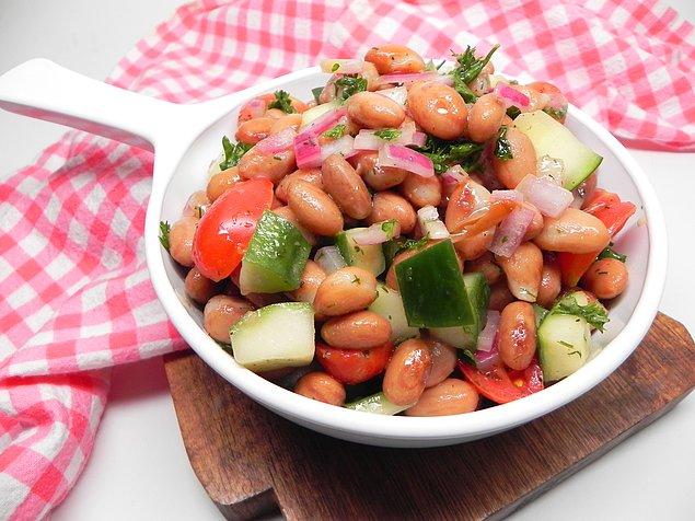 7. Bol proteinli ve vitaminli ferah mı ferah salata!