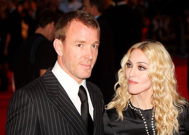36. Ünlü şarkıcı Madonna ve yönetmen Guy Ritchie, İskoçya'da evlendi.