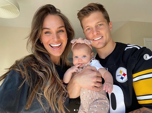 Sizleri Amerikalı model ve influencer Abbie Herbert ile tanıştıralım. Henüz 5 ay önce doğum yaparak kızı Poppy'yi kucağına alan Abbie, anneliğe alışma ve emzirme sürecinde enteresan bir olay yaşamış...