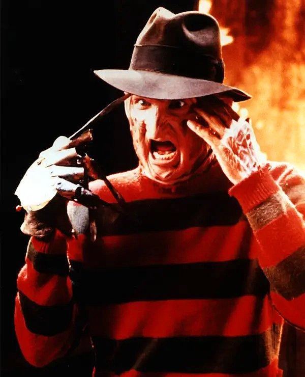 7. Wes Craven, Elm Sokağında Kabus senaryosunun gerçek bir hikayeden esinlendiğini söyledi. Filmde Freddy Krueger, kurbanlarını rüya görürken avlar ve öldürür.