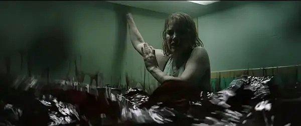 19. Jessica Chastain,  IT Bölüm 2'de rekor kıran sahte kanın miktarının 4500 galon olduğunu belirtti.