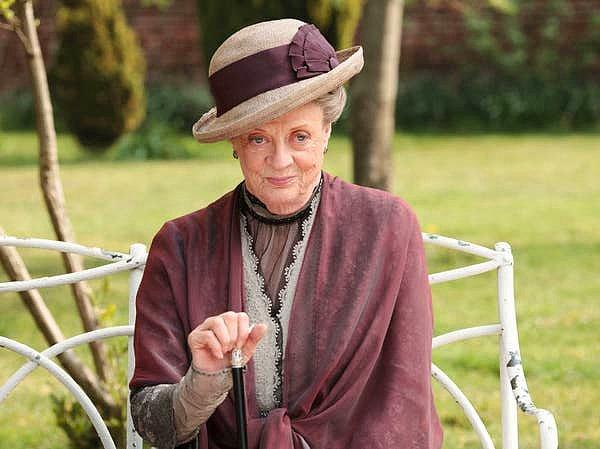 12. 2013'te, Maggie Smith, Downton Abbey'i hiç izlemediğini itiraf etmiş.