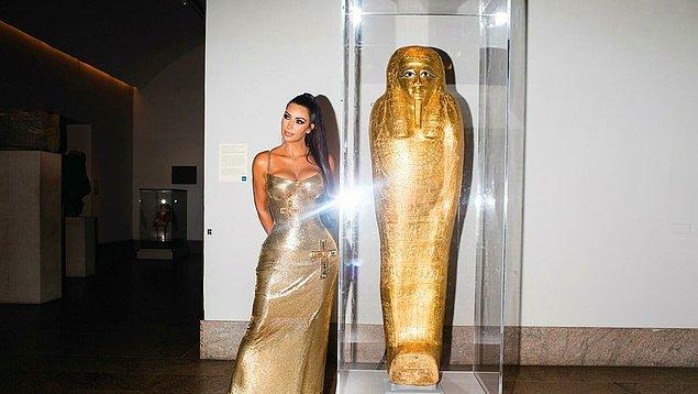 Kardashian'ın paylaştığı bu fotoğraf o dönem olay olmuştu. Dünya çapında ses getiren fotoğraf hakkında Manhattan Savcısı Matthew Bogdanos, Mısır’dan bir ihbar aldı.