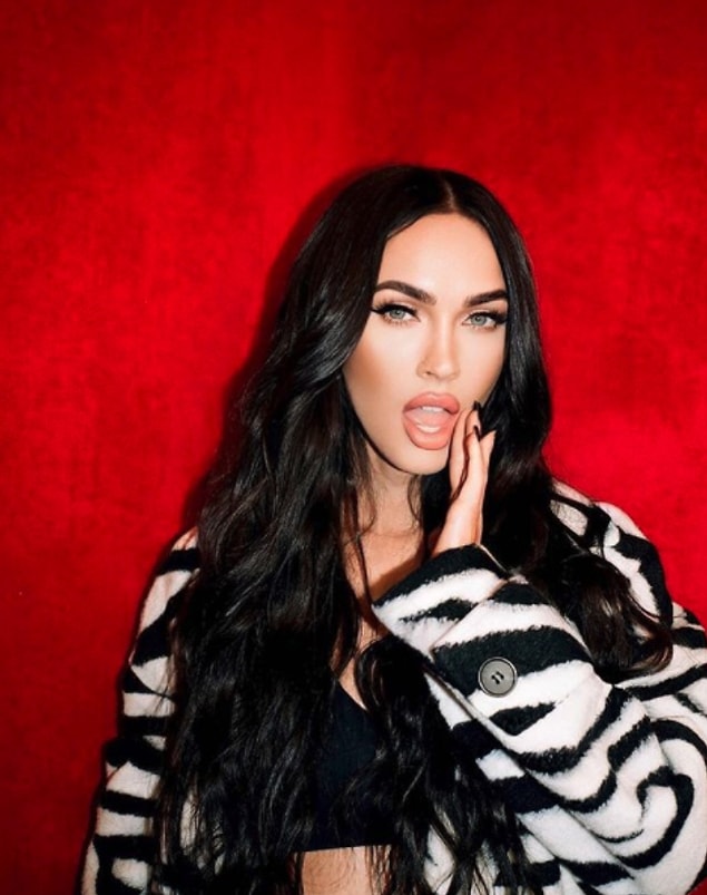 13. Son olarak milyonlarca insanın beğenisini alan Megan Fox ilk deneyimini aşık olduğu erkek ile yaşamış.