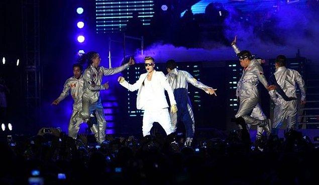 11. 2013 Yılında Ülkemizde Konser Veren Justin Bieber, Genç Hayranlarını Adeta Çıldırtmıştı!