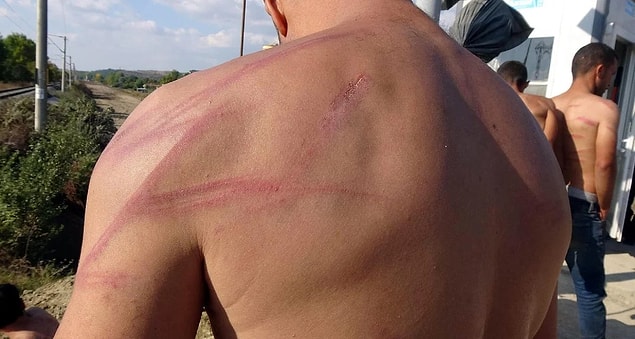 Şantiye çalışanı Nesim Cengiz, göçmenlerin perişan halde kendilerine sığındığını ifade ederek, şöyle konuştu: