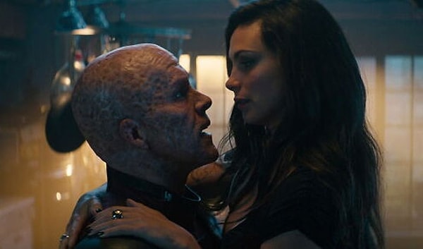 7. Райан Рейнольдс и Морена Баккарин в Дэдпуле.