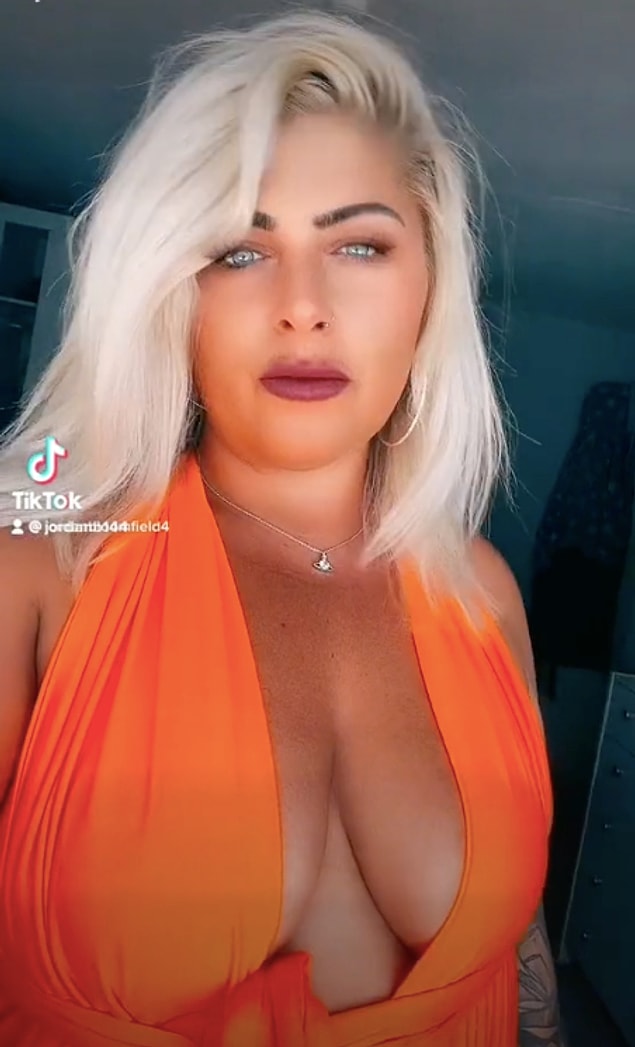 Jordan Bloom eski sevgilisi tarafından terk edilirken, fiziksel özellikleri nedeniyle eleştirilmiş.