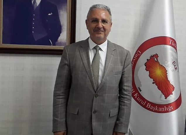 Şimdi de bu iddiayla ilgili yeni bir detay ortaya çıktı. Mengü yine Twitter hesabından yaptığı bir paylaşımla ÜAK başkanı Abdülkerim Çalışkan'ın iletişime geçtiğini ve Aksaray Üniversitesi'nin Atalay'ın atamasını iptal ettiğini belirtti.