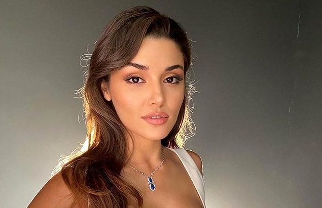 12. Hande Erçel Instagram hesabında 25 milyon takipçiye ulaşarak Türkiye’nin en çok takipçisi olan ünlüsü oldu.