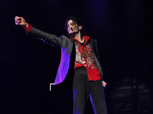 7. Müzik hayatı boyunca pek çok başarıya imza atan Michael Jackson'ın tam 13 adet Guinnes rekoru bulunuyor.