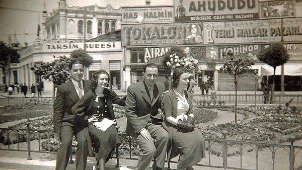 17. Taksim Meydanı'nda poz veren çiftler, İstanbul, 1940.