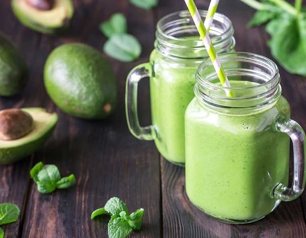 7. Kilo vermede etkili besinlerden badem sütü ile vücut için sayısız faydası bulunan avokado gücünü birleştirdi!