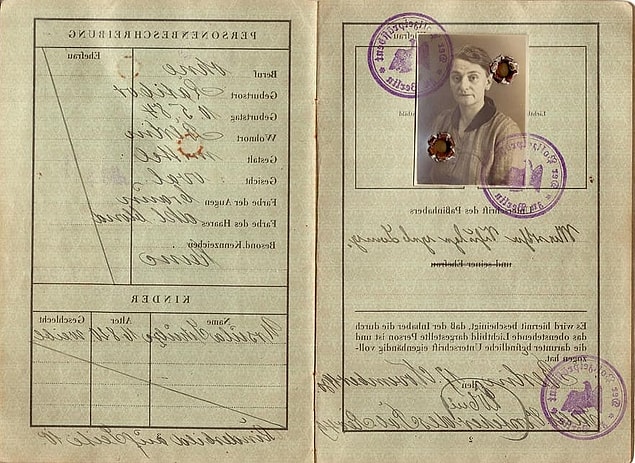 10. 1930'lara kadar Amerika'da evli çiftlere yalnızca kocasının adının görüldüğü ortak bir pasaport verilebilirdi!