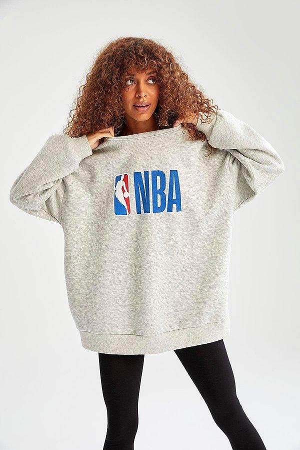 11. NBA lisanslı oversize sweatshirt, son zamanların en trend parçası.