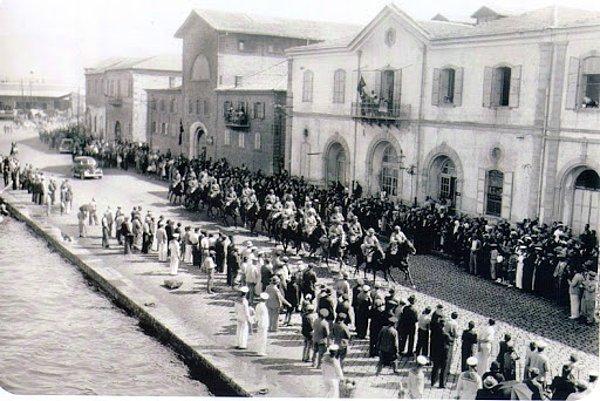 Ve 9 Eylül'de Türk ordusunun İzmir'e girmesiyle İyonya Devleti'nin ömrü yalnızca 5 hafta sürer. Burada bir İyonya Üniversitesi bile kurmayı planlayan Stergiadis ise bir İngiliz gemisiyle kaçar.