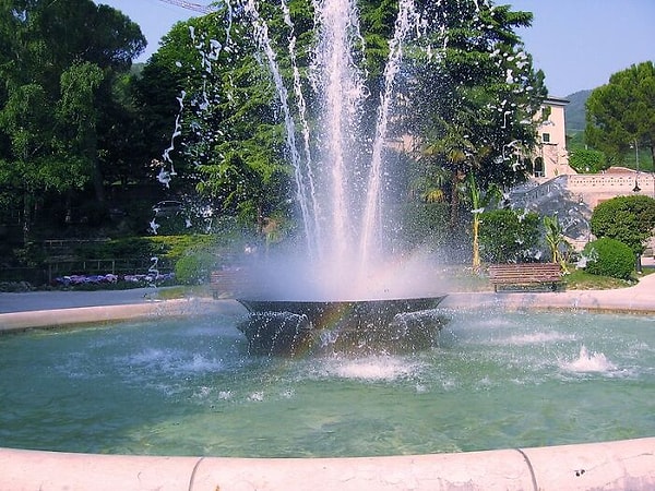 18. Адольф Гитлер был спасен от утопления в девятилетнем возрасте в фонтане священником