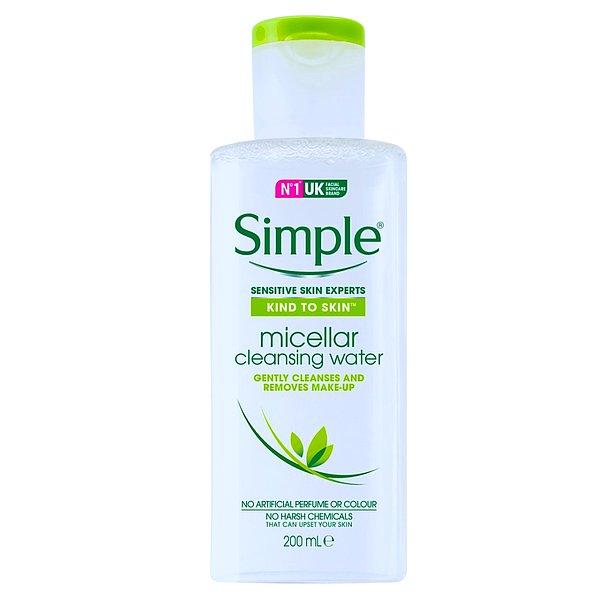 1. Özellikle hassas cilde sahip olanların favorisi olan Simple Micellar makyaj temizleme suyu, bu haftanın ilk yıldızı.