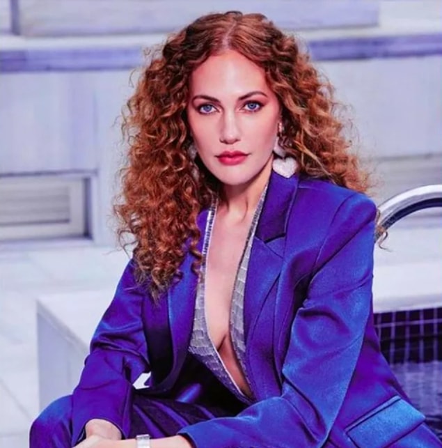 3. Almanya'ya yerleşen oyuncu Meryem Uzerli'nin küvette çırılçıplak paylaştığı pozu ortalığı yakıp geçti!