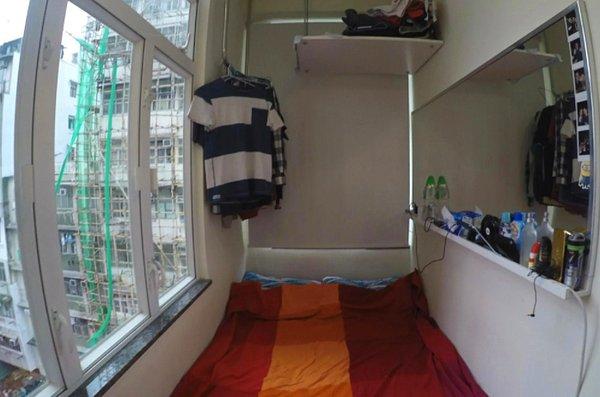 9. "Hong Kong'un minicik apartmanlarına alışmış bir vatandaş olarak gezdiğim ülkelerin geniş evleri beni mest etti. 50 metrekarede yaşayan bizler için 300 metrekarelik evler ne kadar büyük bir lüks anlatamam!"