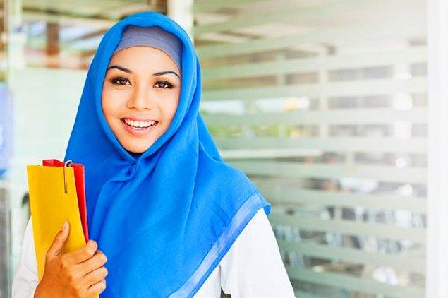 8. Malay kadınlarının başörtüsü takma zorunluluğu yok. Ancak % 85'i sosyal ve kültürel baskı gibi nedenlerden dolayı başörtüsü takıyorlar.