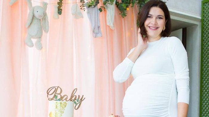 Bergüzar Korel Üçüncü Kez Anne Oldu! Çocuğunun İsmi Ne? Bergüzar Korel Kimdir ve Kaç Yaşında?